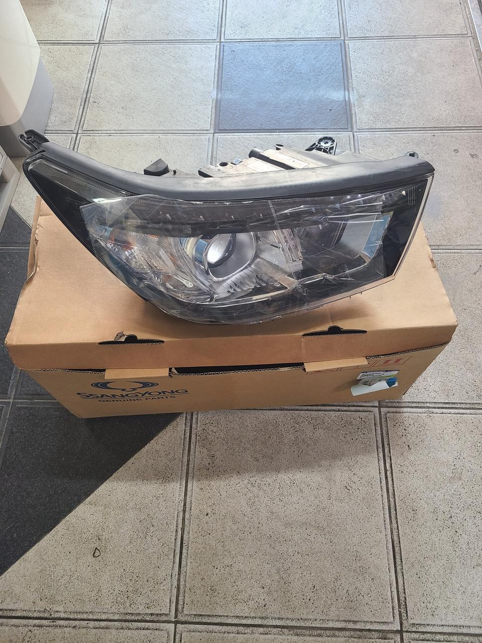 티볼리에어 전조등 좌 우