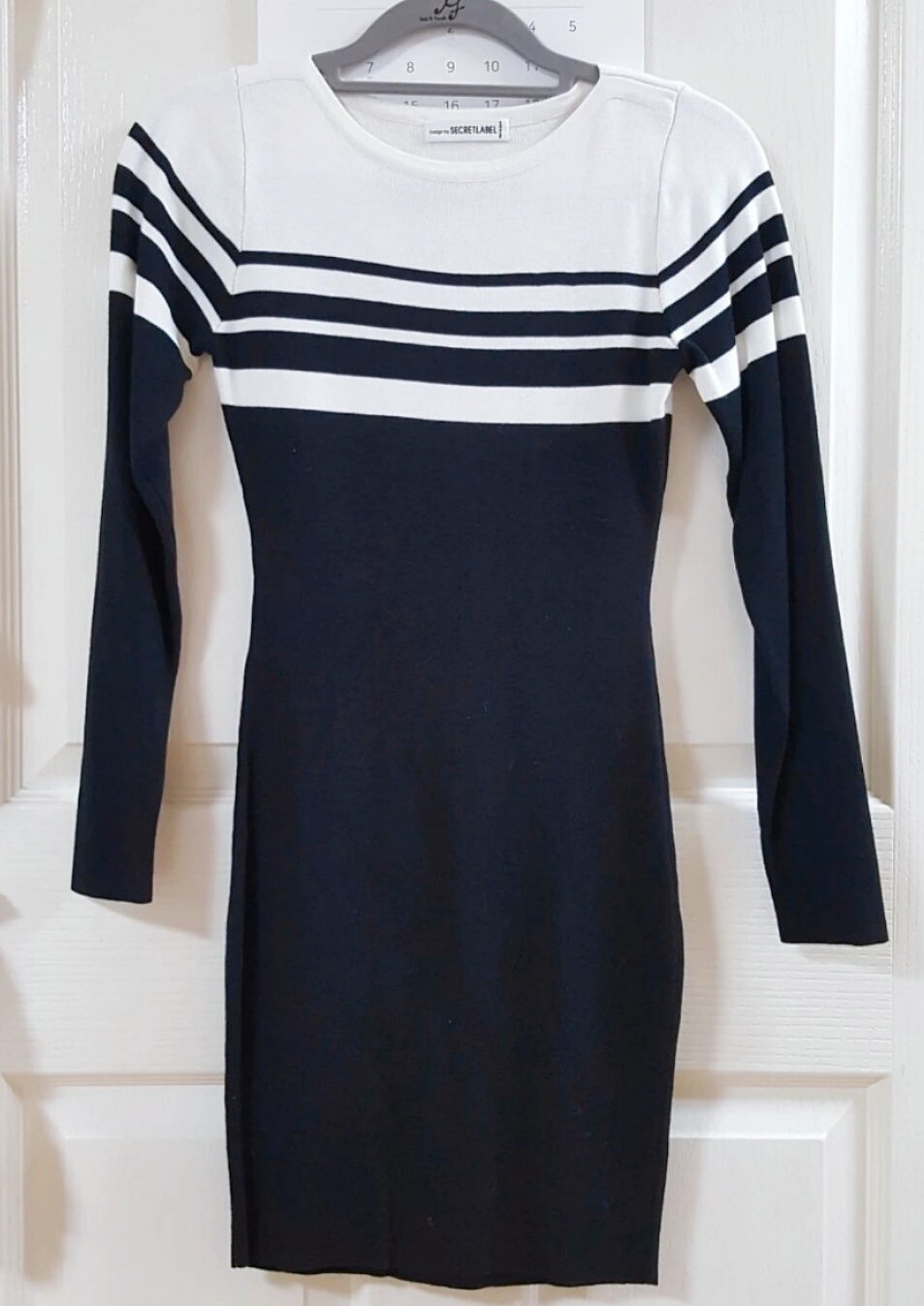 미착용> 배색 니트미니원피스