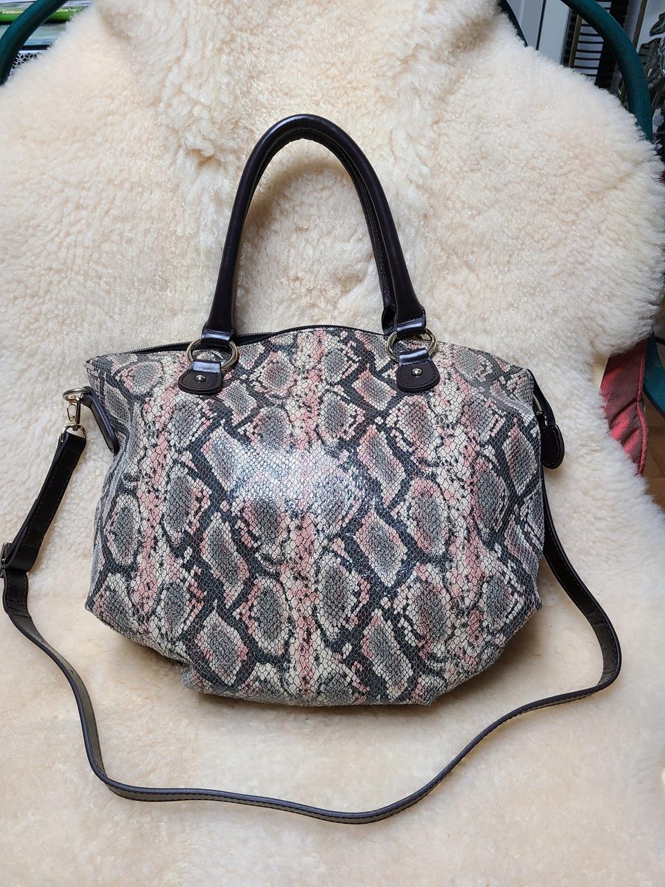 이신우 뱀피무늬  빽