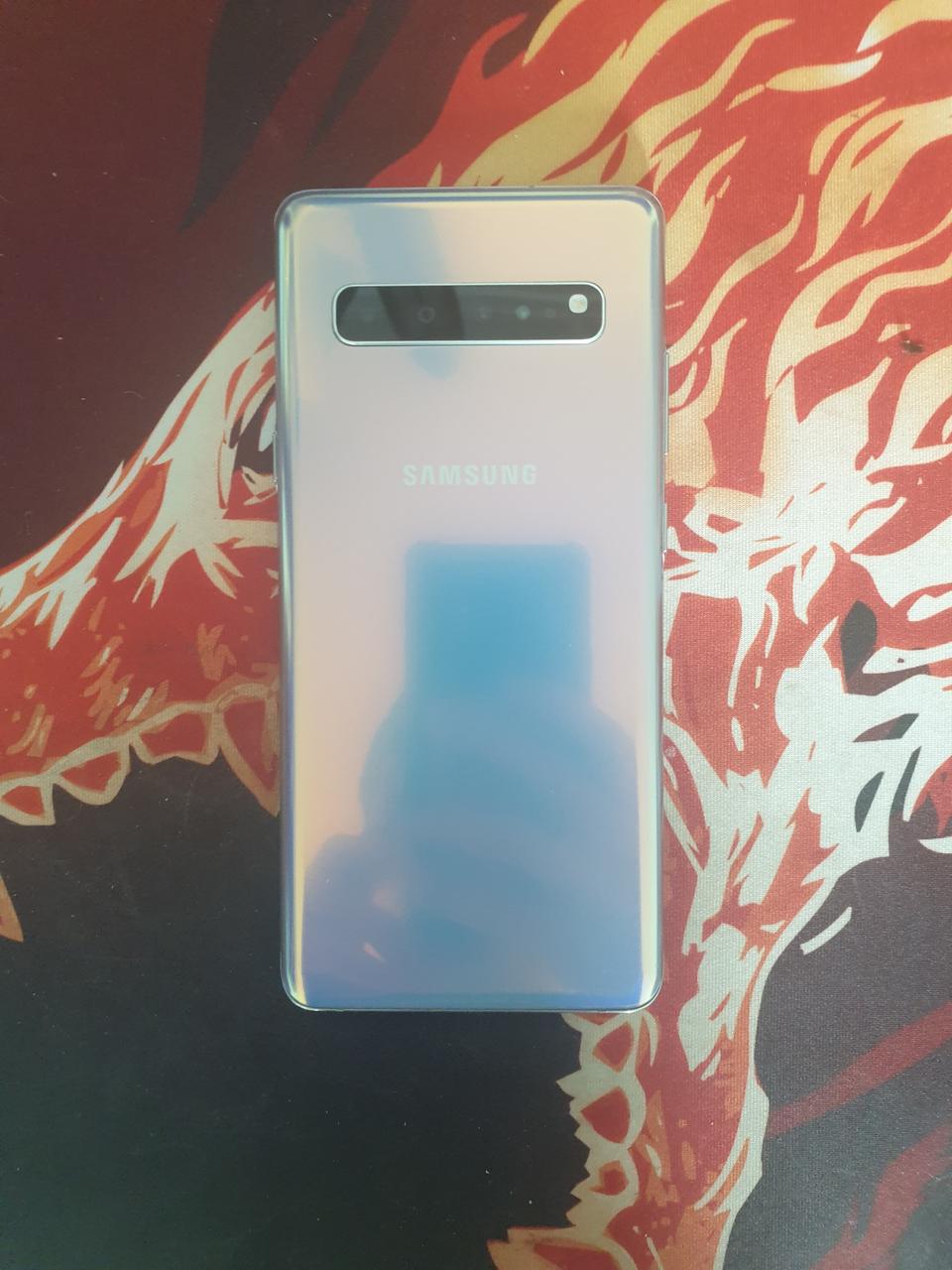 갤럭시s10 5G 256기가 A급 크라운실버팝니다