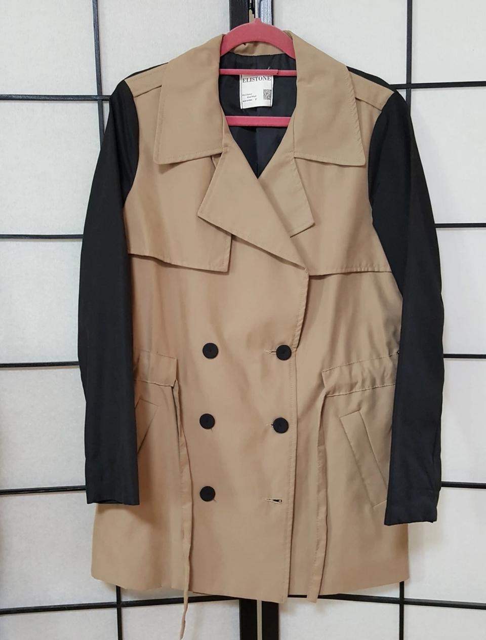 배색 숏트렌치코트