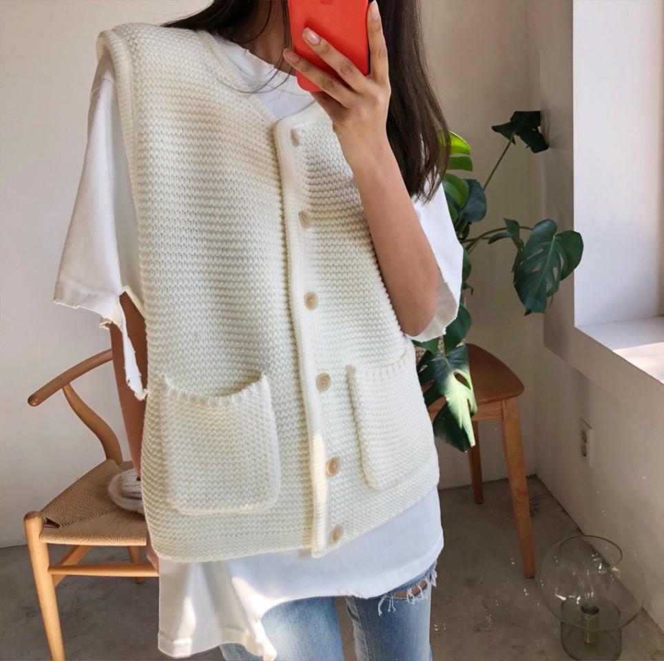 세일~~ 앵두니트조끼