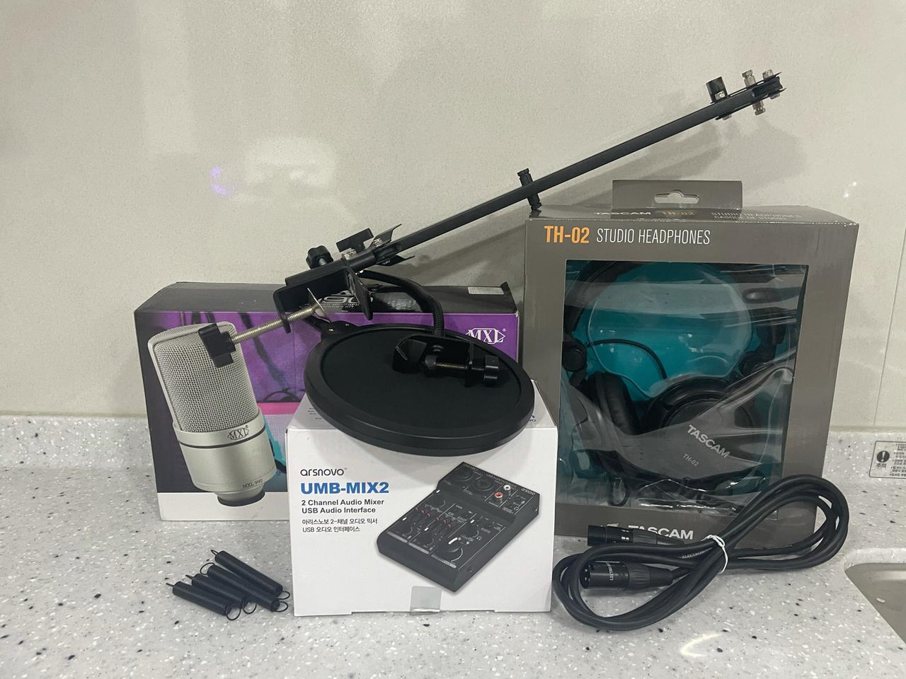 입문용 방송용품 판매합니다 (mxl 990, umb-mix2)