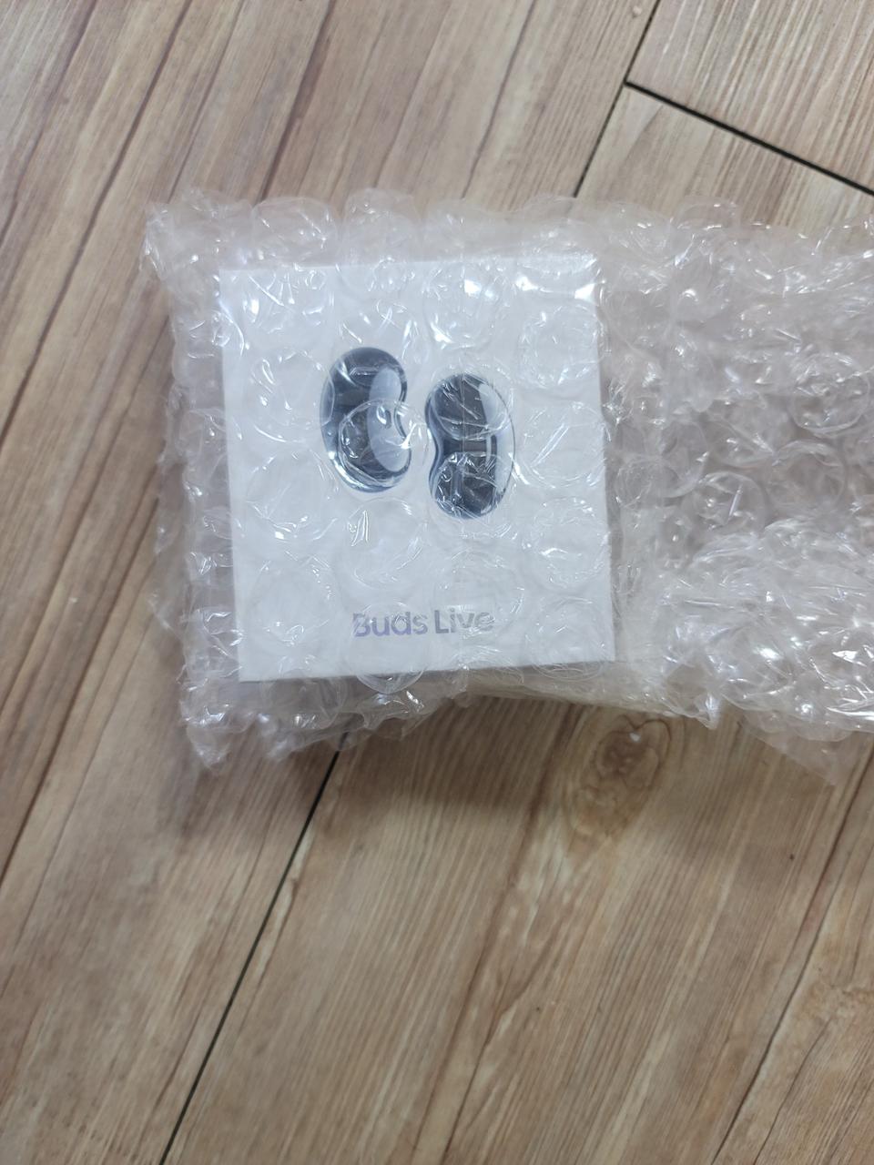 미사용 미개봉 ,버즈라이브팝니다.