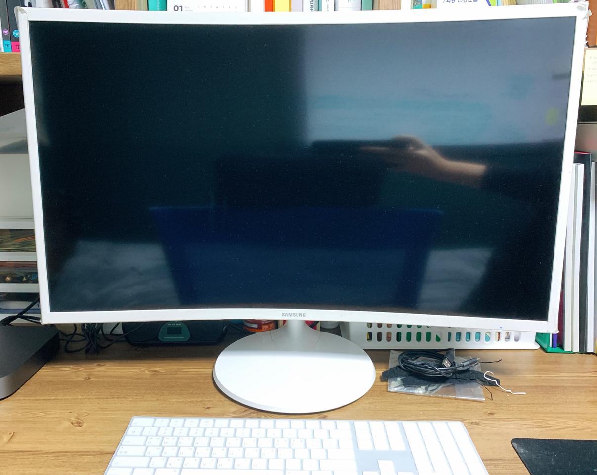 삼성 커브드 모니터 32인치 화이트