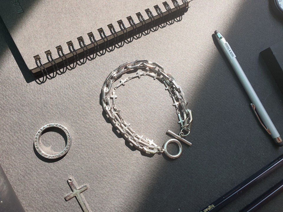 써지컬 스틸 사슬 십자가 두줄 팔찌