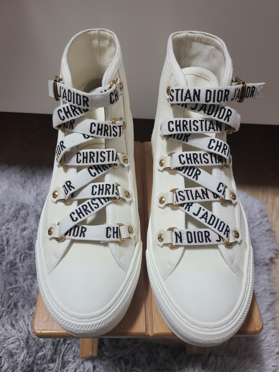 정품 디올 워크 앤 디올 스니커즈 하이탑(빠른판매 가격다운)