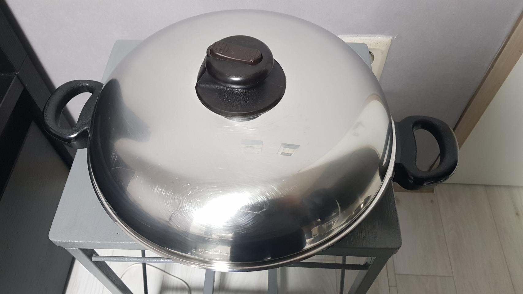 휘슬러 전골냄비 입니다