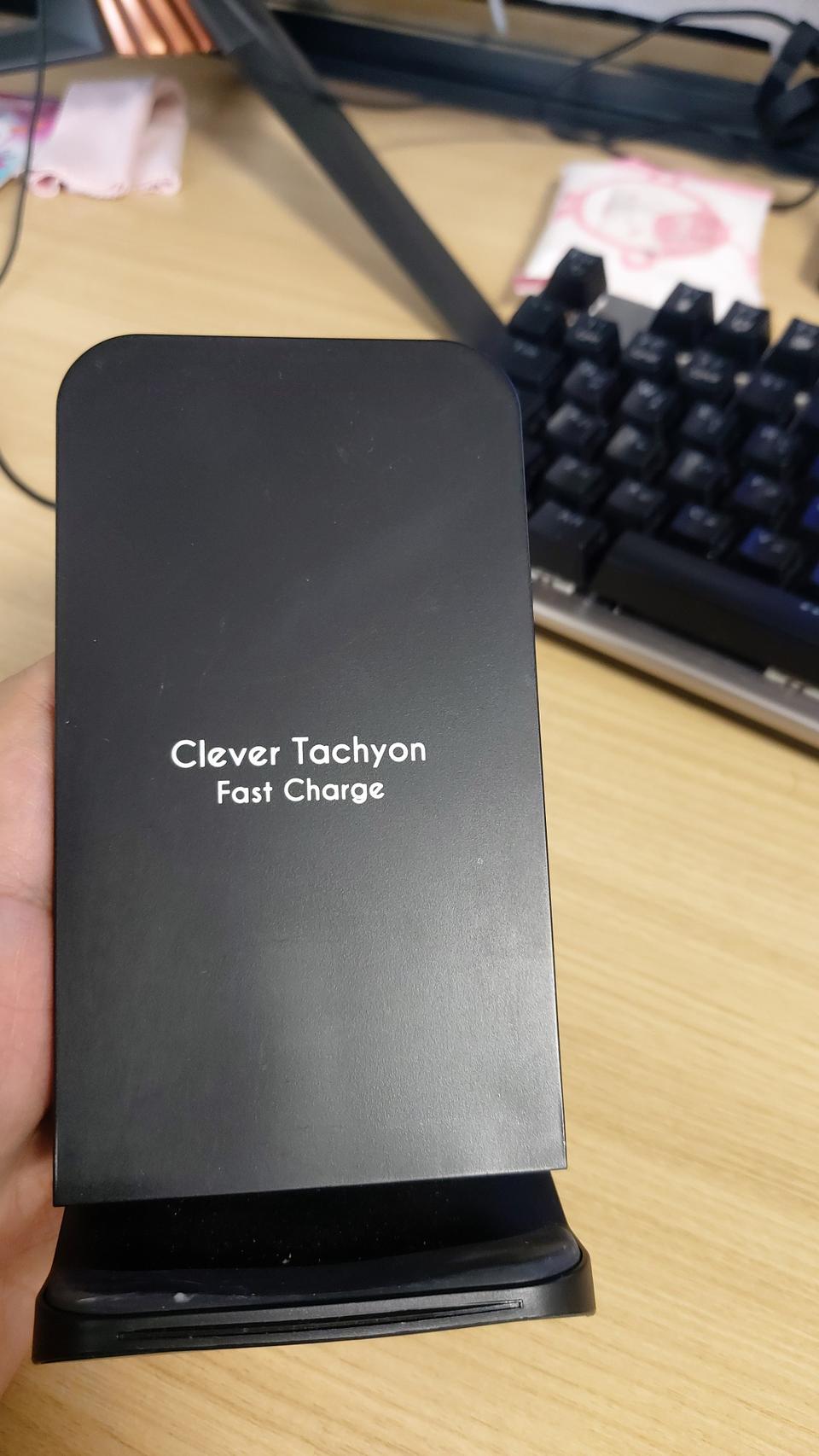 클래버 타키온 고속 무선충전기