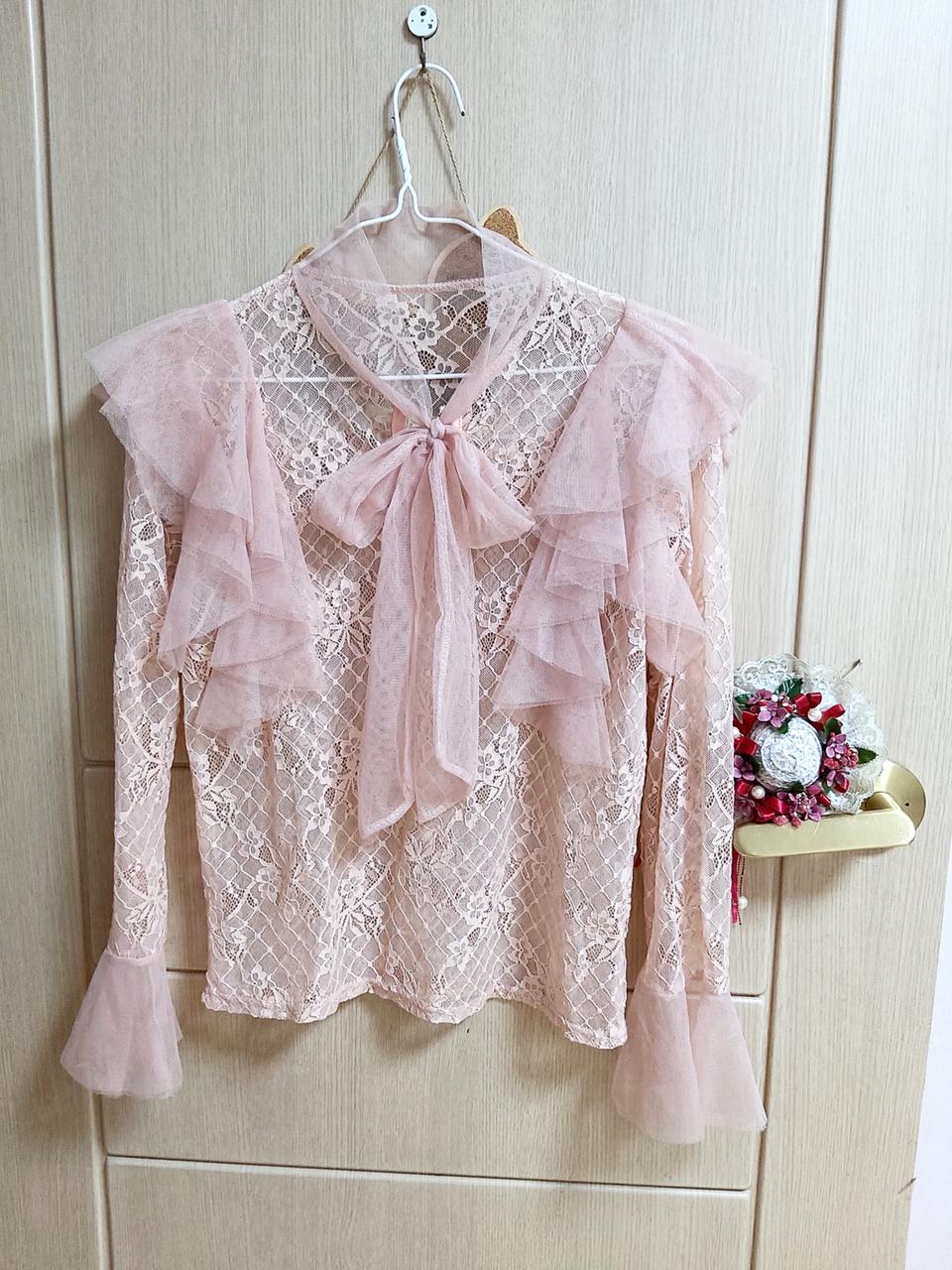 핑크 레이스프릴 블라우스