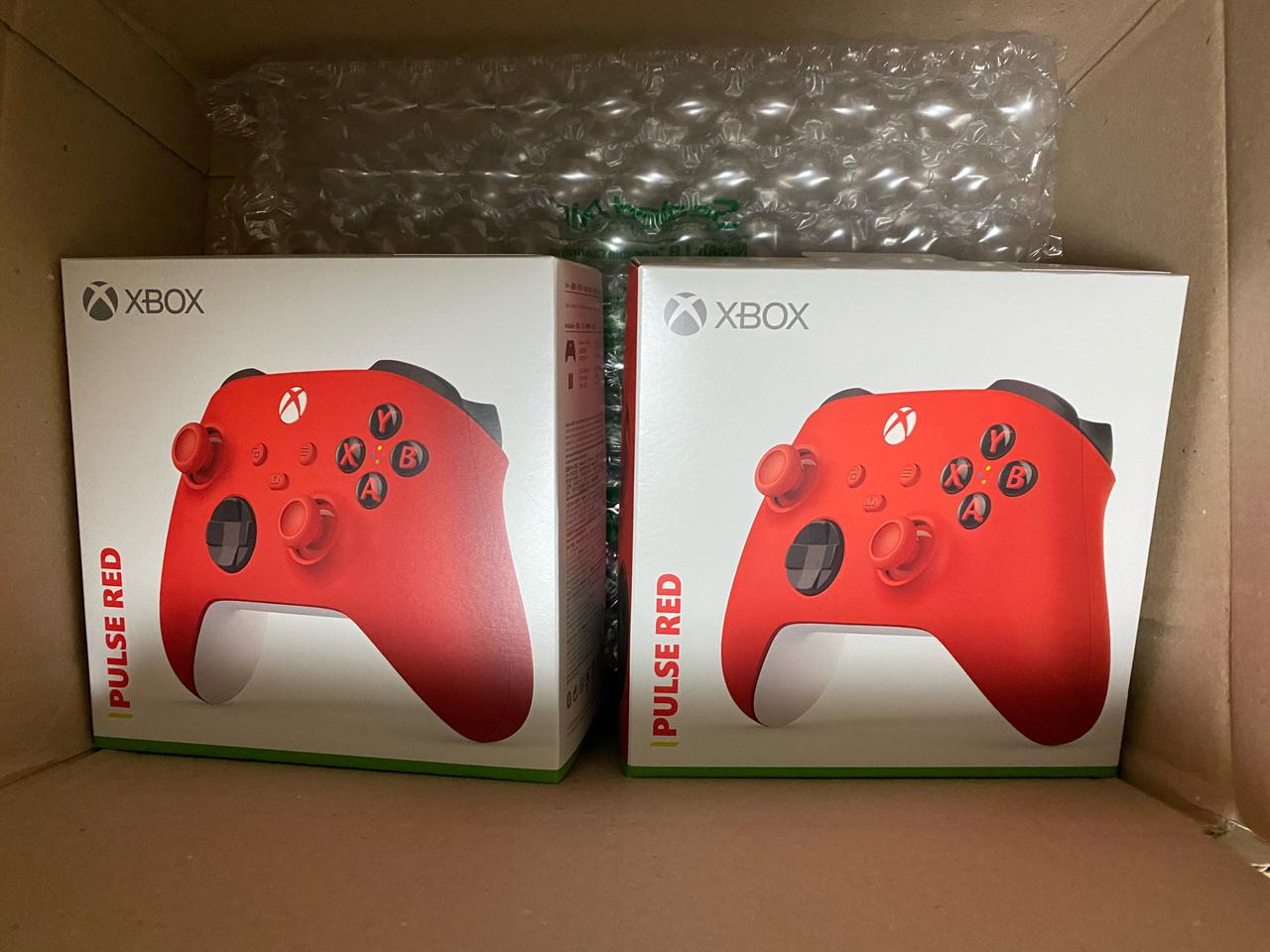 엑스박스 4새대 펄스 레드 미개봉 새상품 2개 팝니다