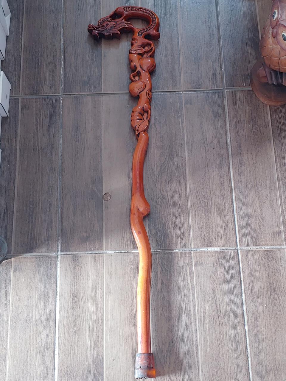 나무지팡이 용조각