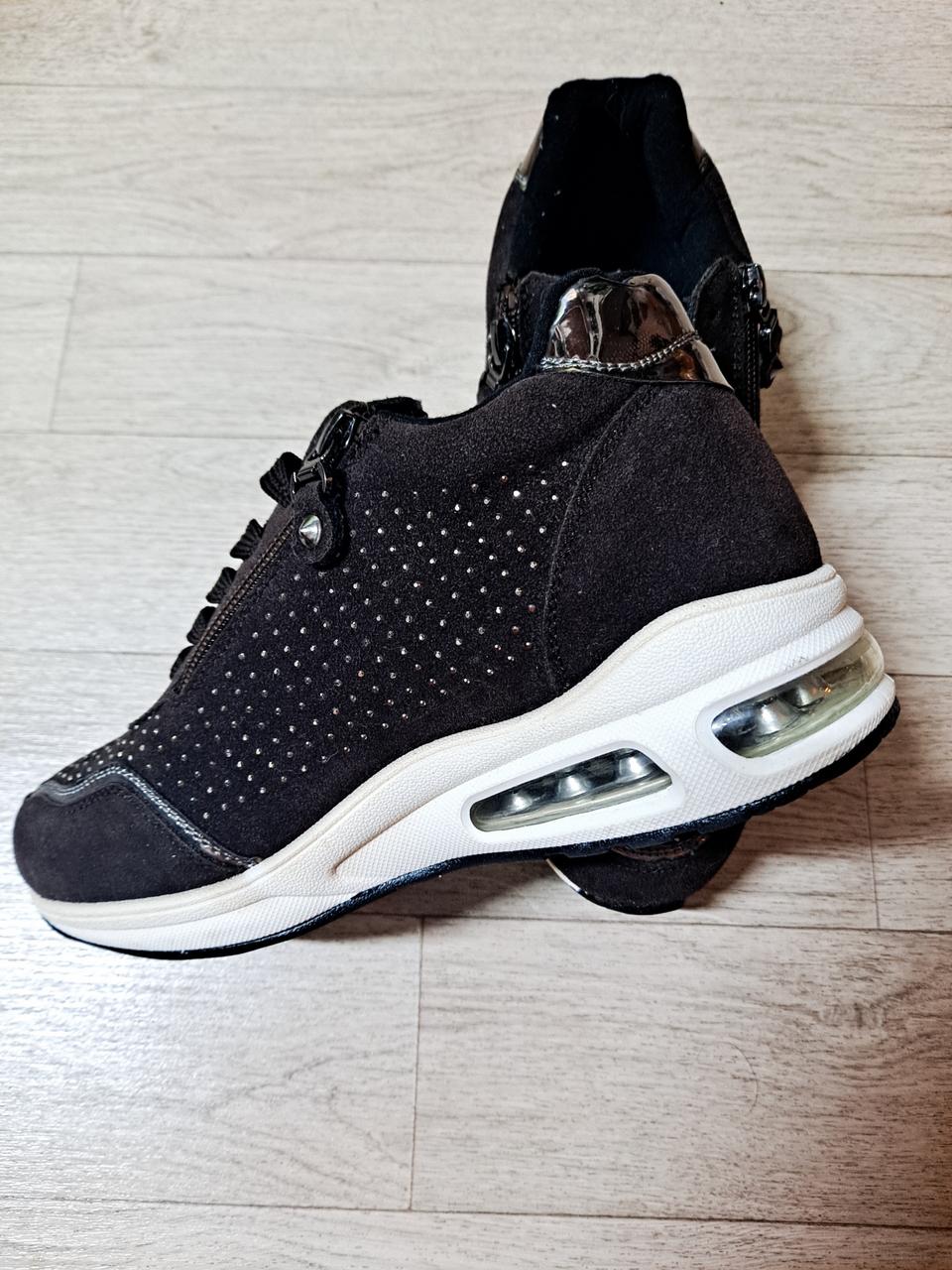 여성 키높이 운동화(Elegance PARIS)사이즈255.새상품.