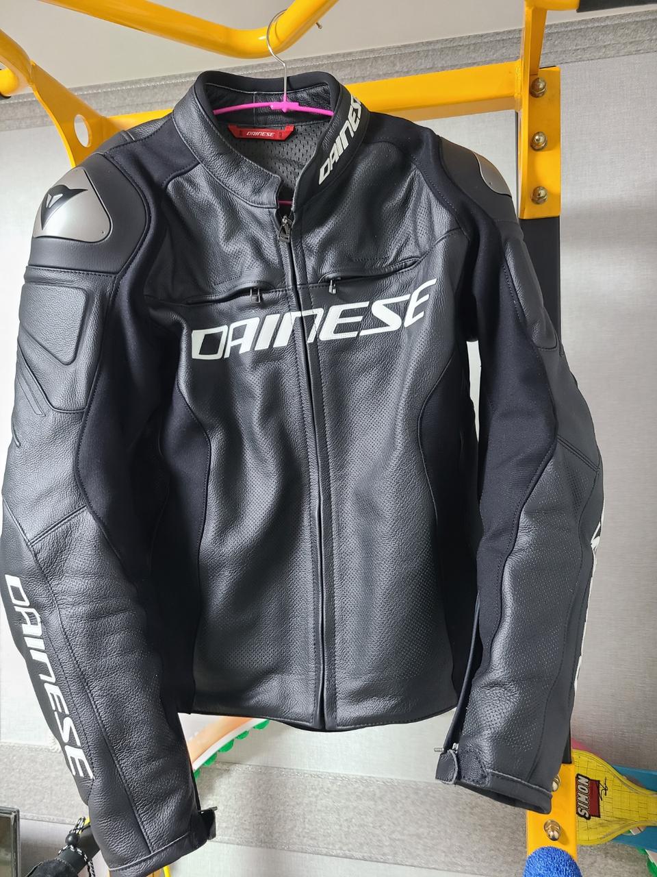 다이네즈 레이싱 3 가죽자켓 팝니다.(상태 최상급)