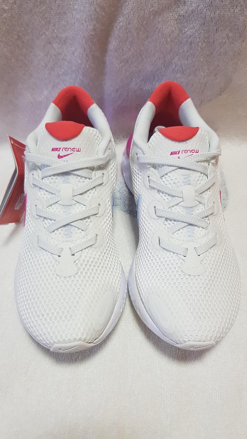 새제품 나이키 리뉴 런 240mm 팝니다