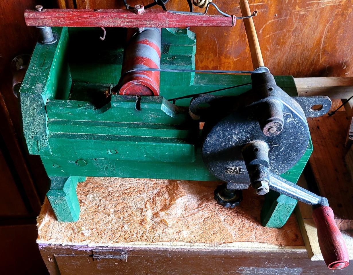 근대사 수동 실감는기계입니다.