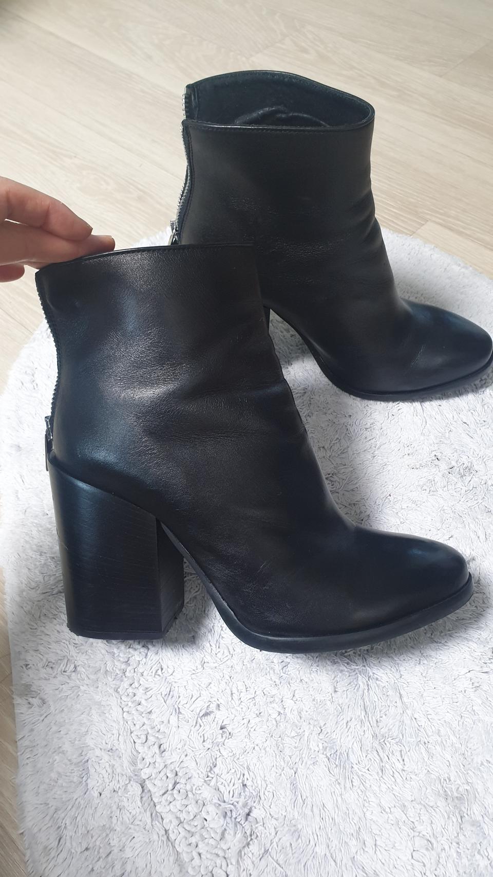 슈콤마 보니 앵클 부츠