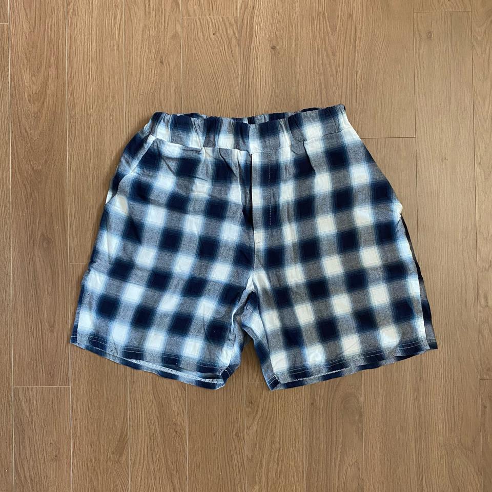 남녀공용 체크반바지