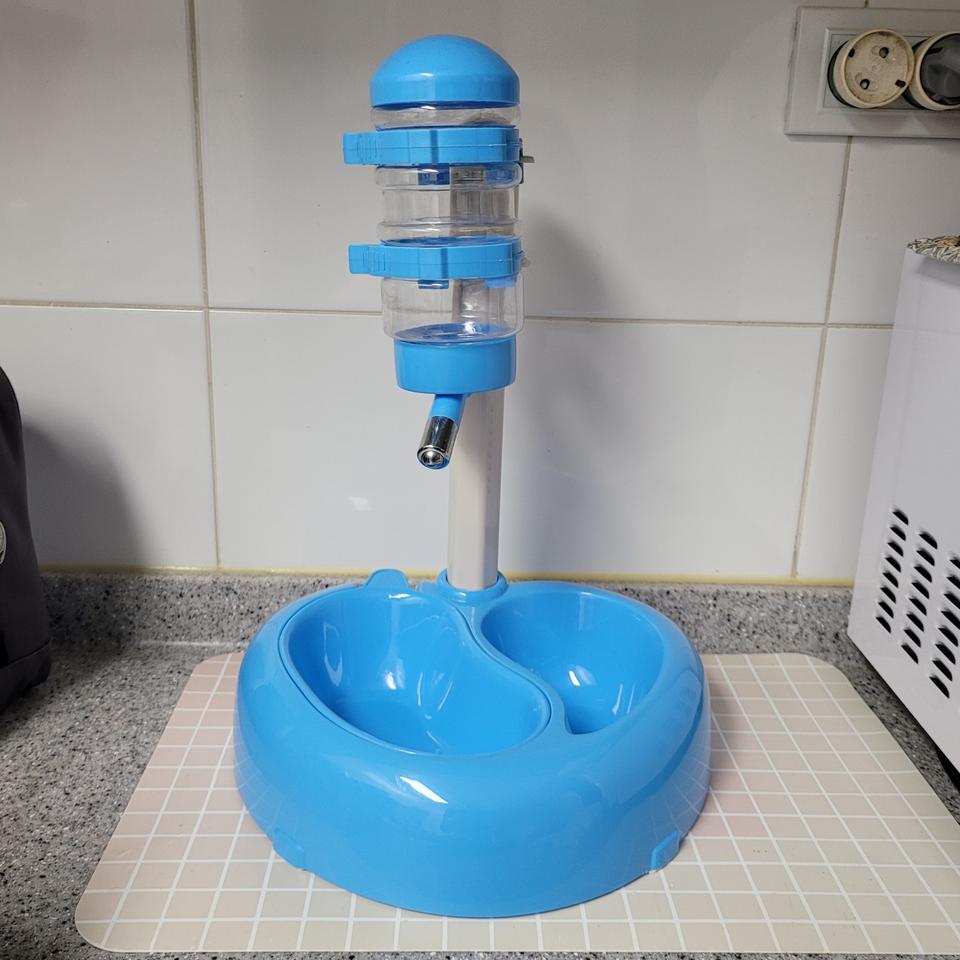 강아지 스탠드 물통 식수대 팔아요:)