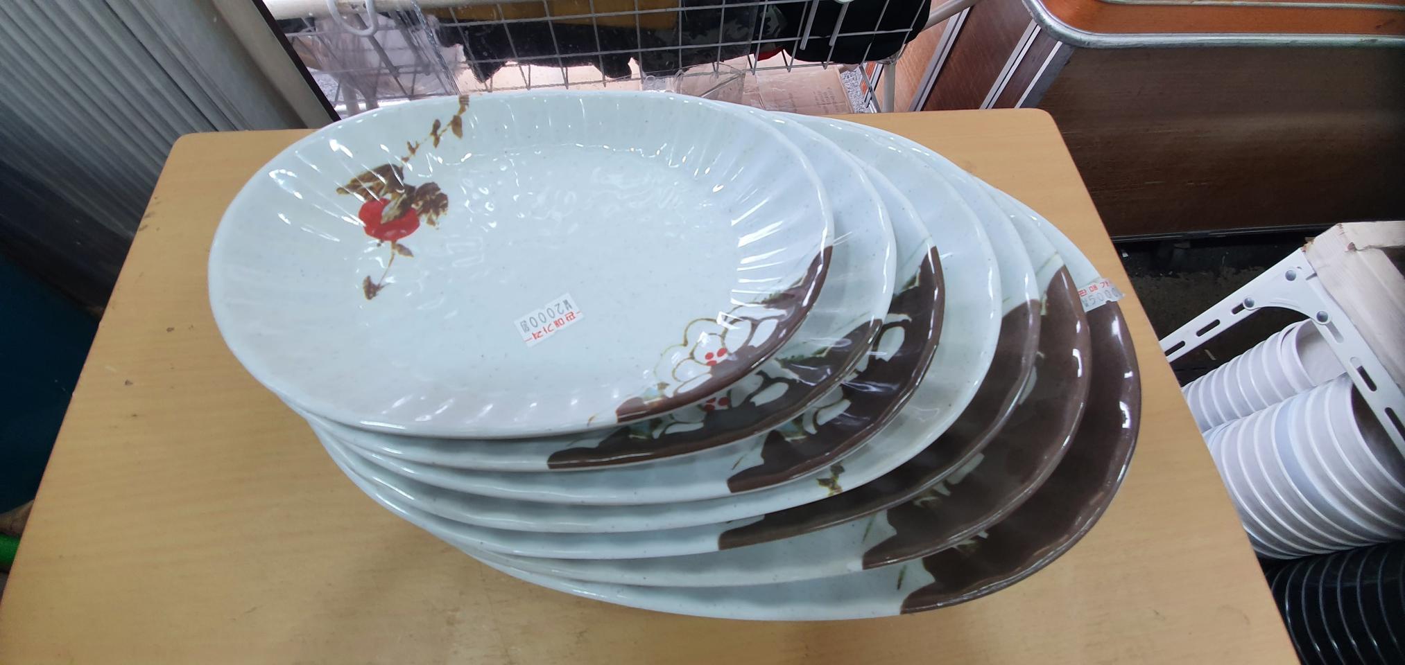 그릇..멜라민재질..앵두무늬..꽃쟁반모양..땡처리판매