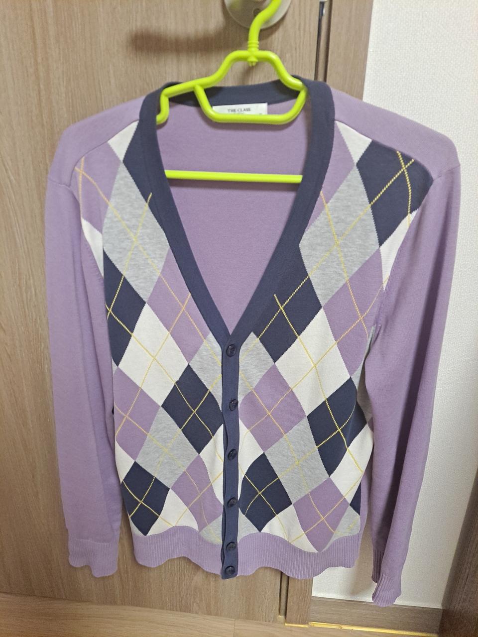 더 클래스 가디건 팝니다.