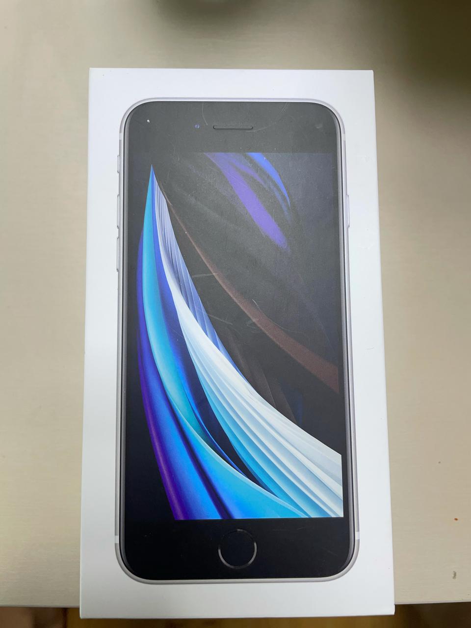 아이폰 se2 64GB 화이트 상태 s급 팝니다!!! 잔기스 없어요!