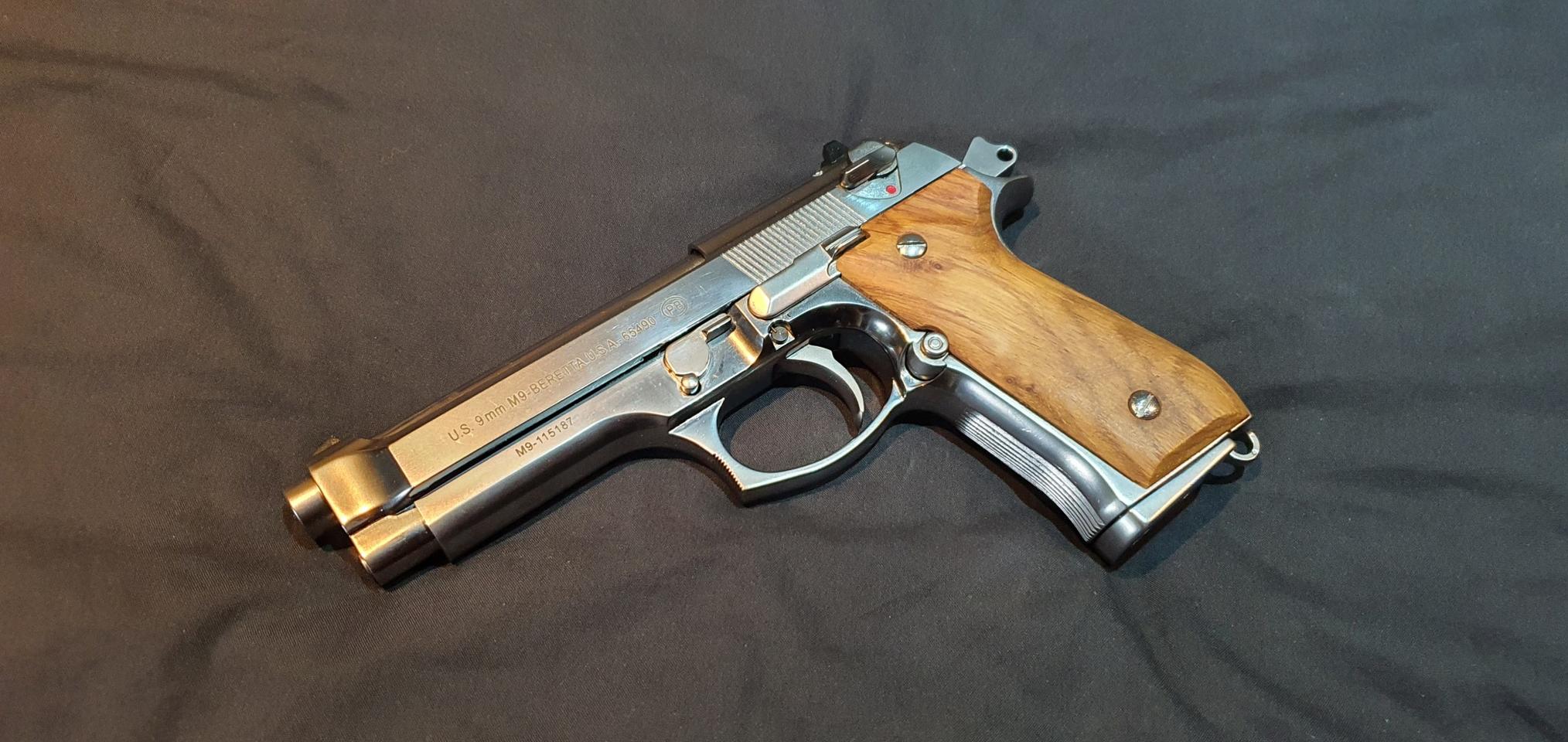 WE 풀메탈 가스건(리얼 음각각인 베레타)(가격인하)