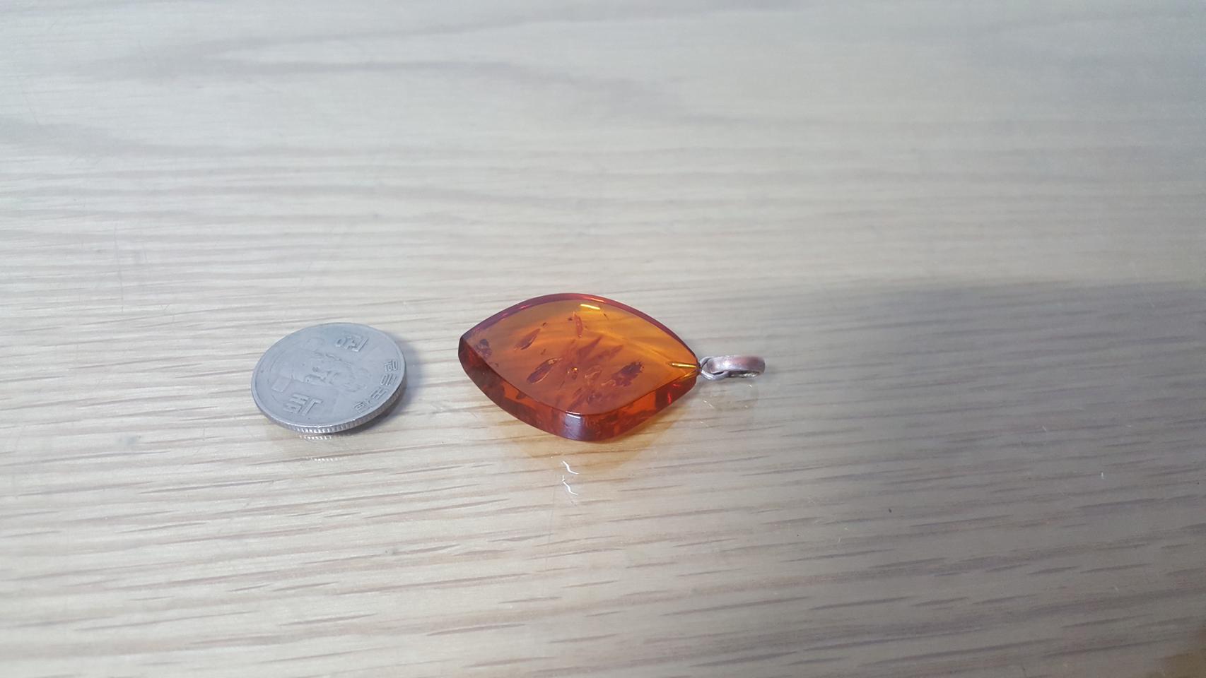 러시아 천연 발틱호박 금파 펜던트