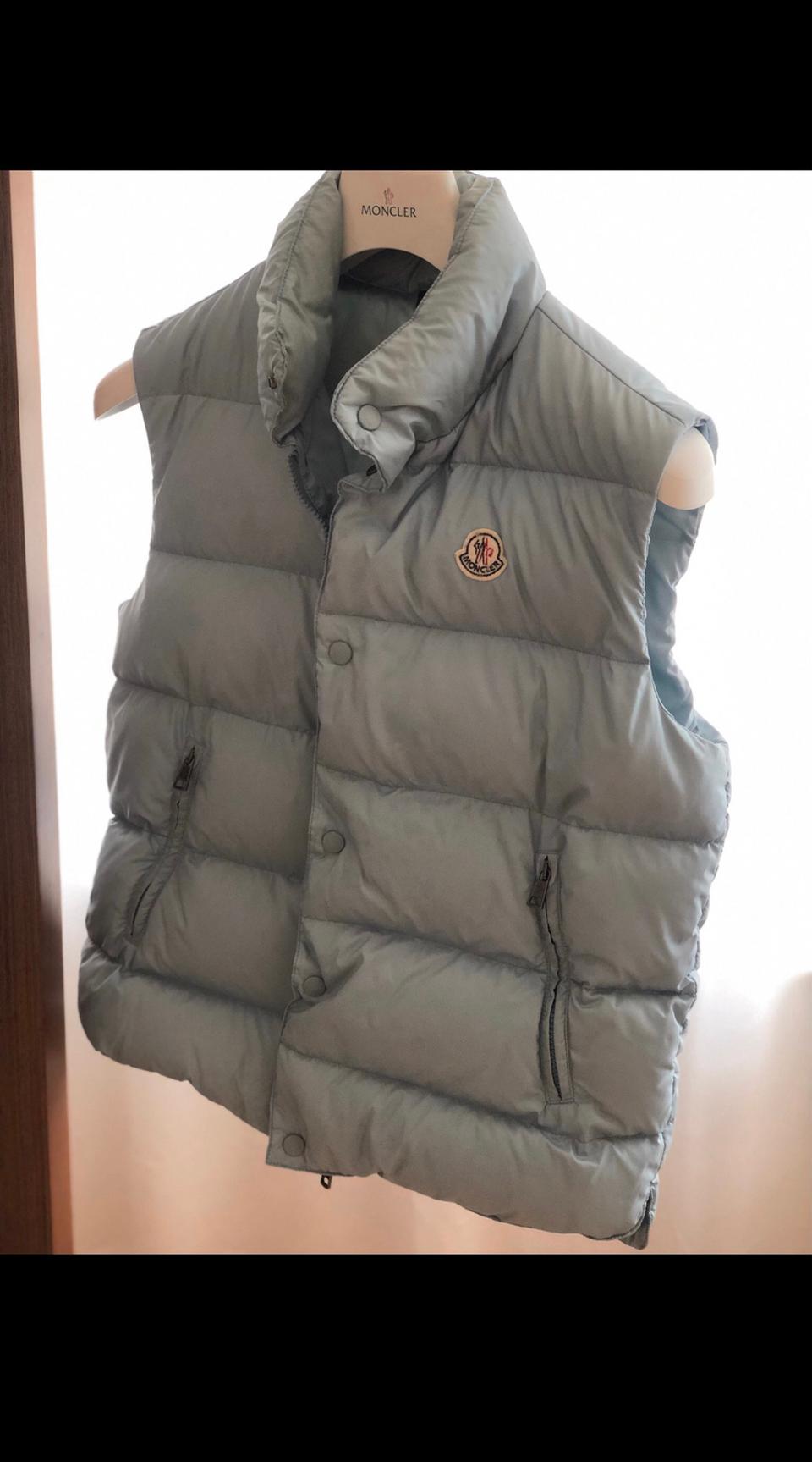 몽클레어 다운베스트 팝니다.