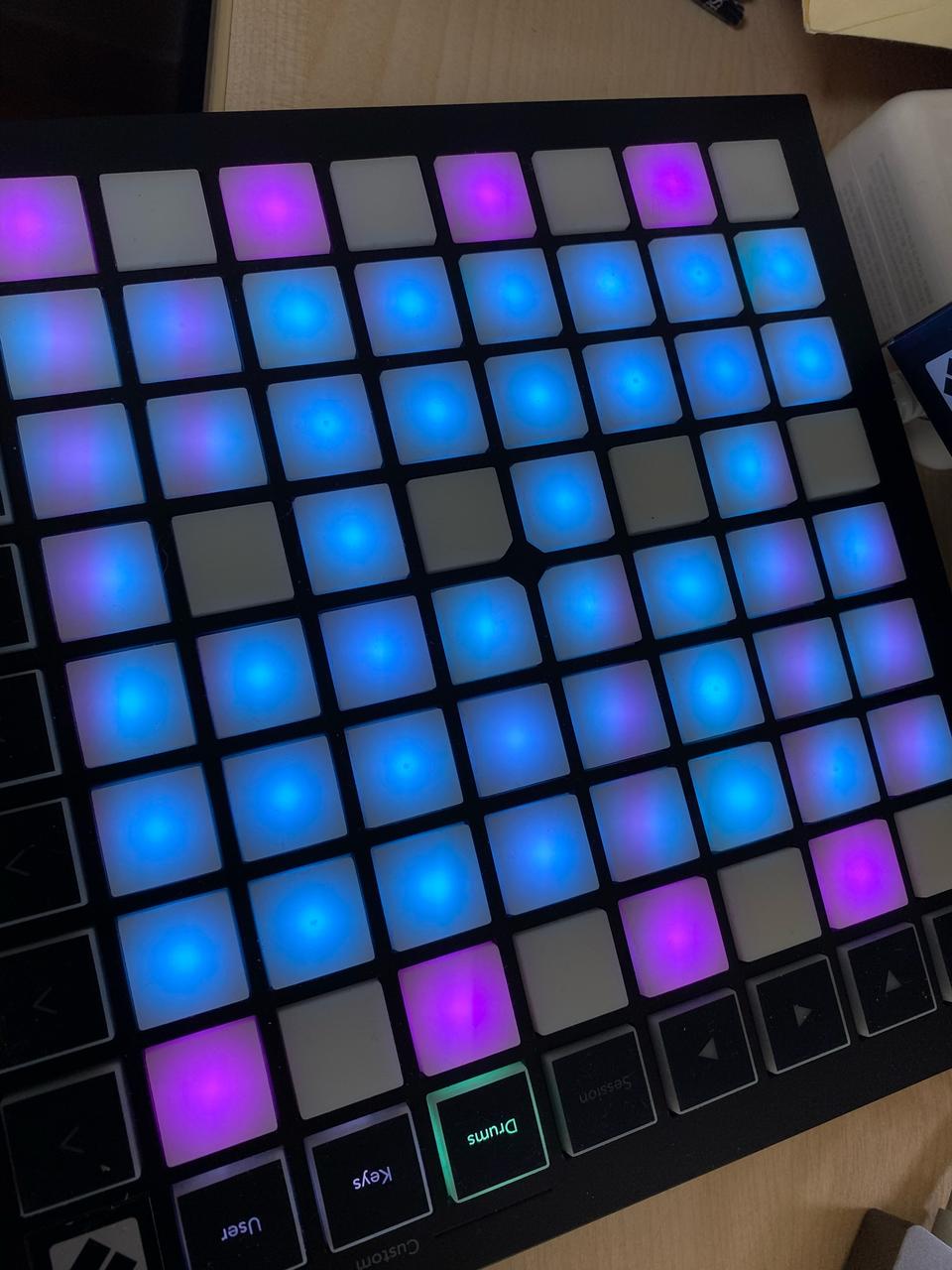 launchpad mini mk3 노베이션 런치패드 미니 마크3 팝니다.