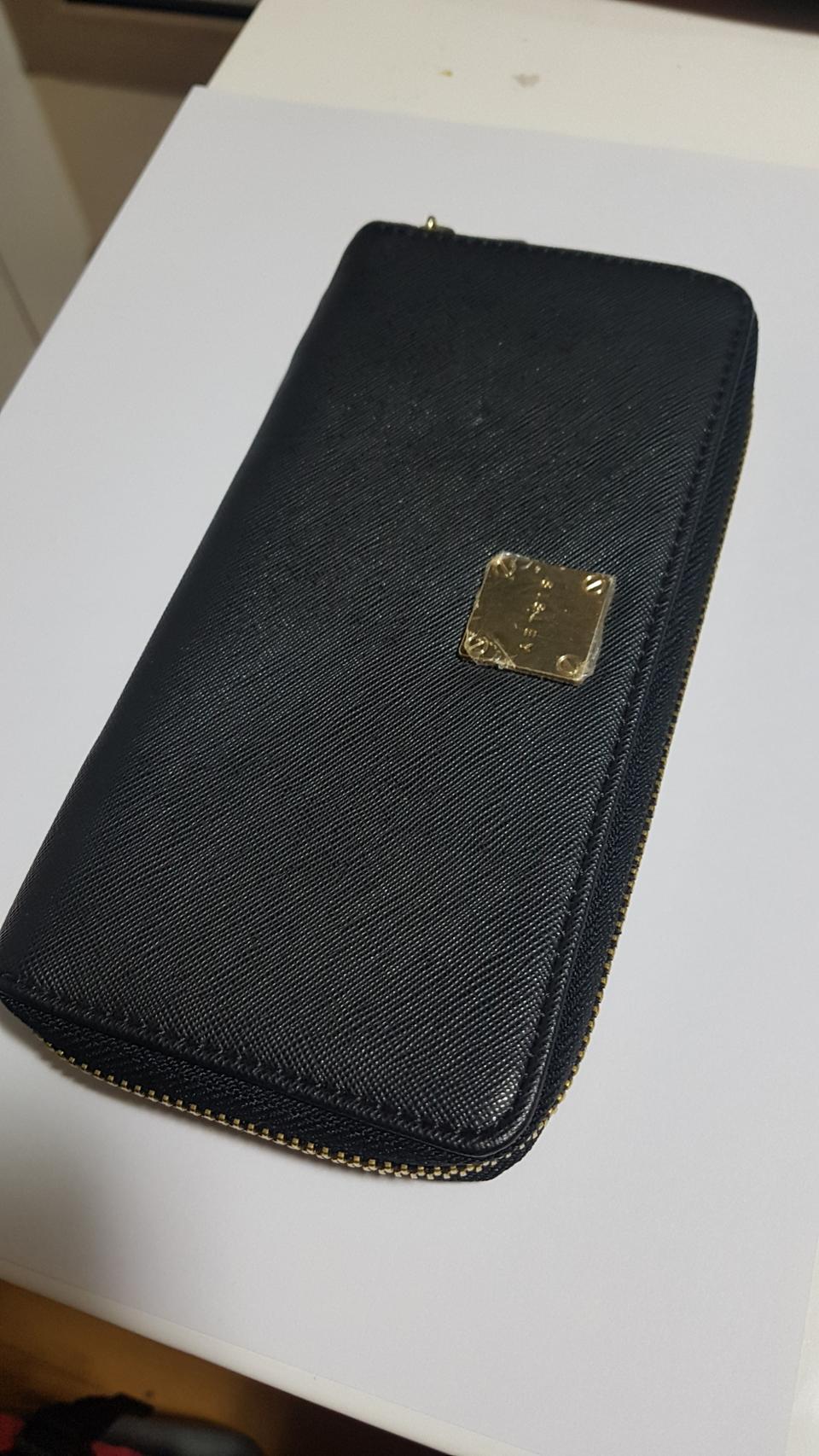 시슬리(SISLEY) 정품 장지갑(검정) 팝니다.