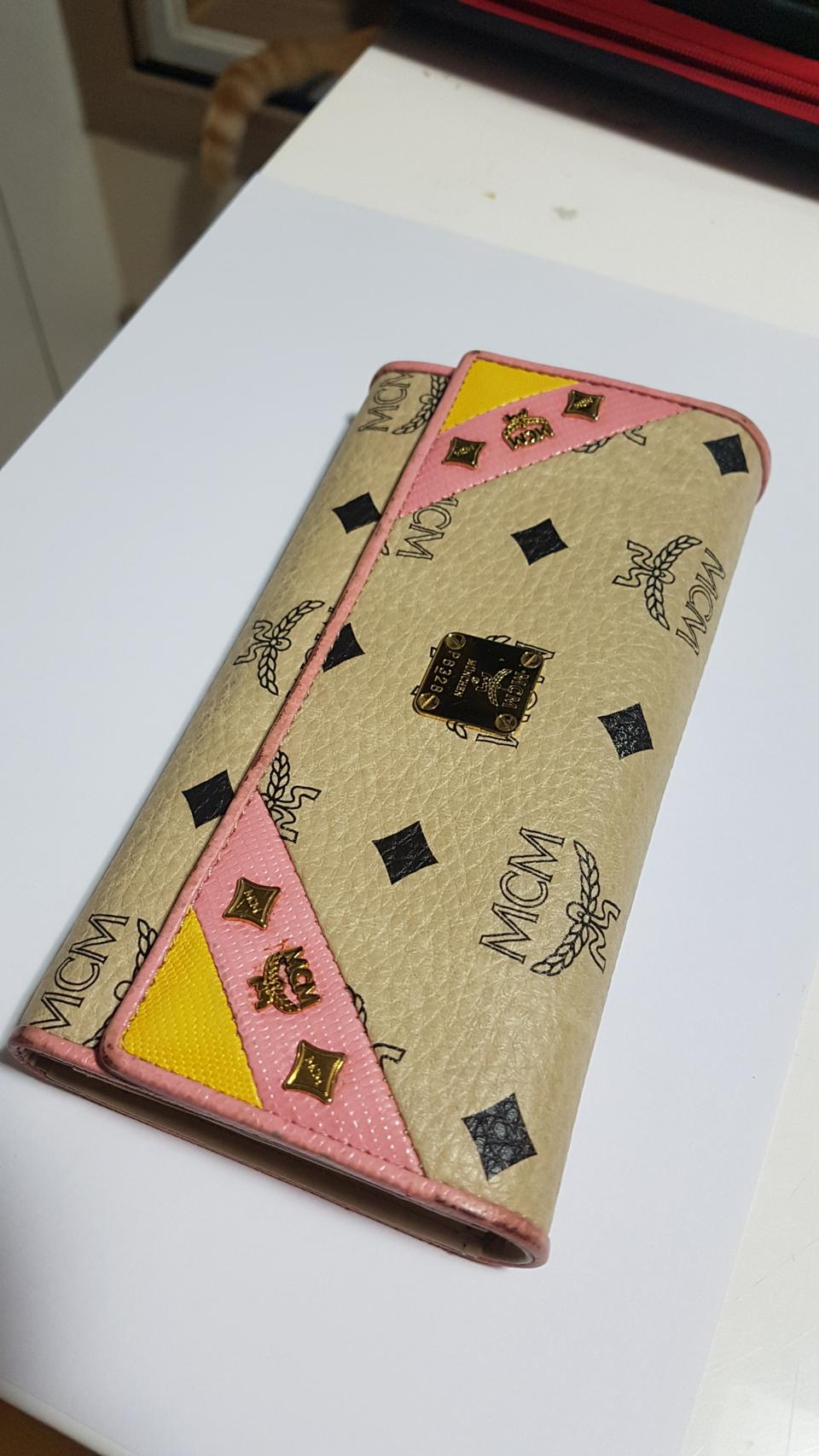MCM정품 베이지 장지갑 팝니다.