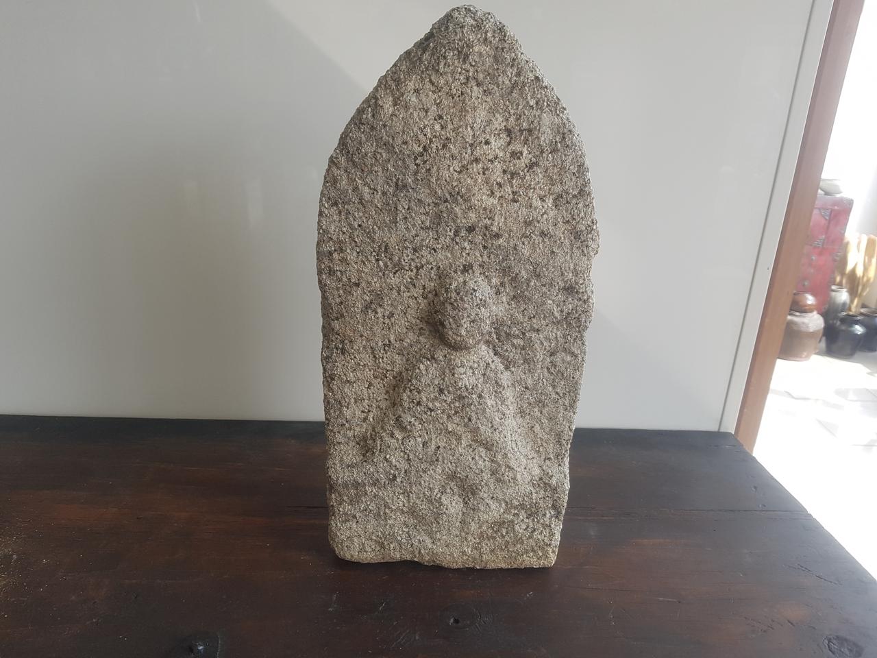 오래된 석불상 골동품