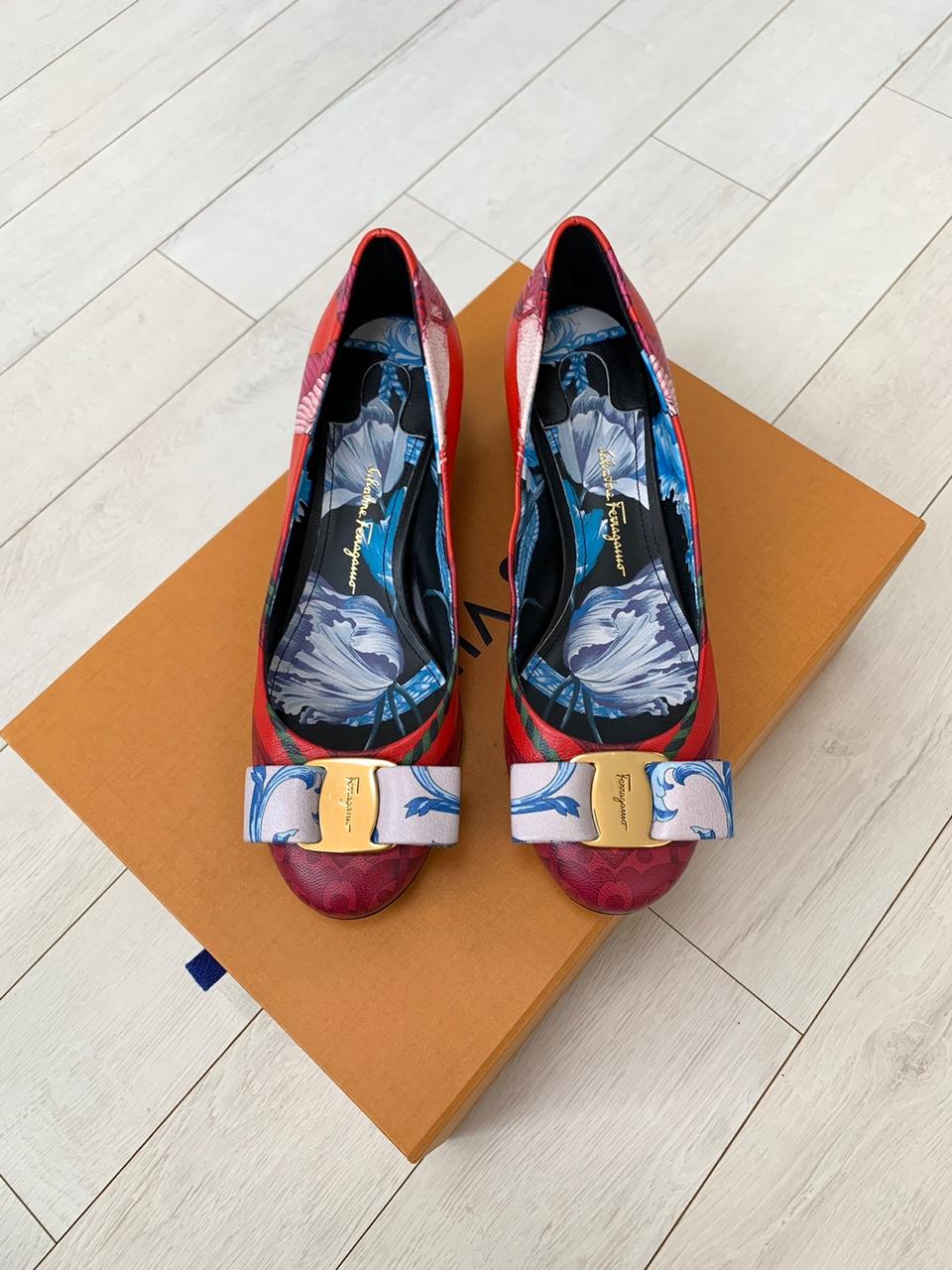 정품 페라가모 한정판 바라 구두 