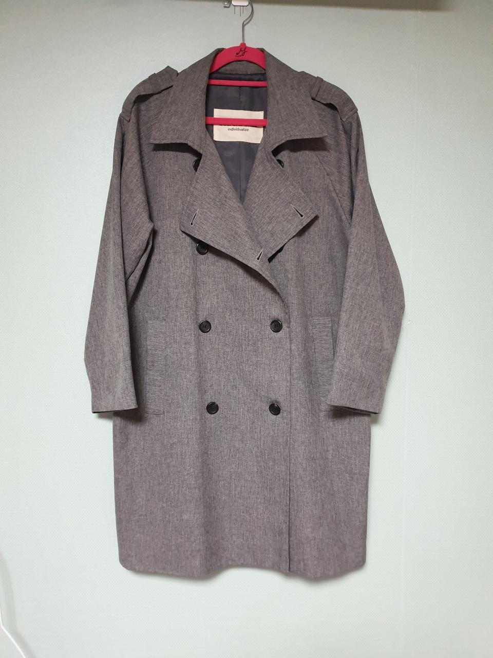 박시한 트렌치코트