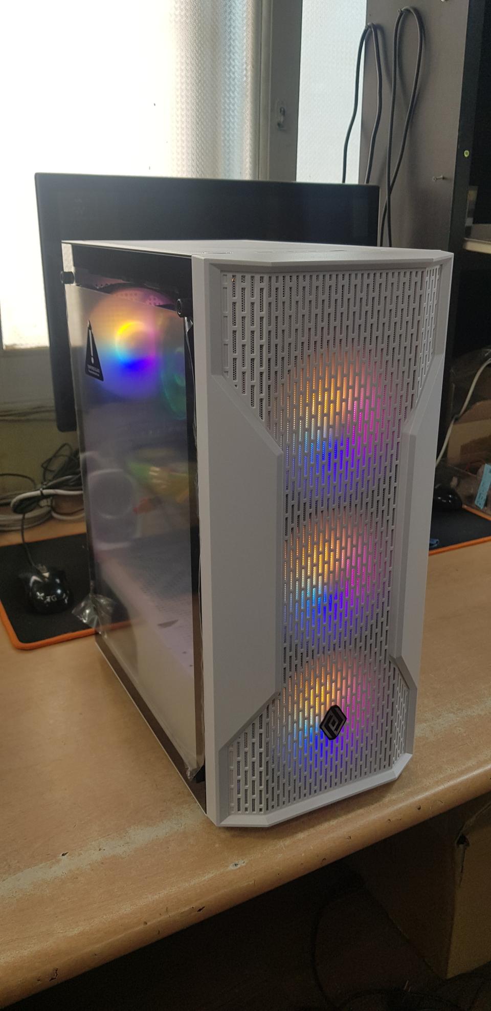 게임 잘돌아가는 i5 10400F GTX1660 슈퍼 500G m.2