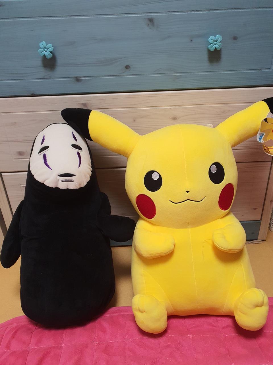 대형인형 판매합니다. (피카츄 가오나시)