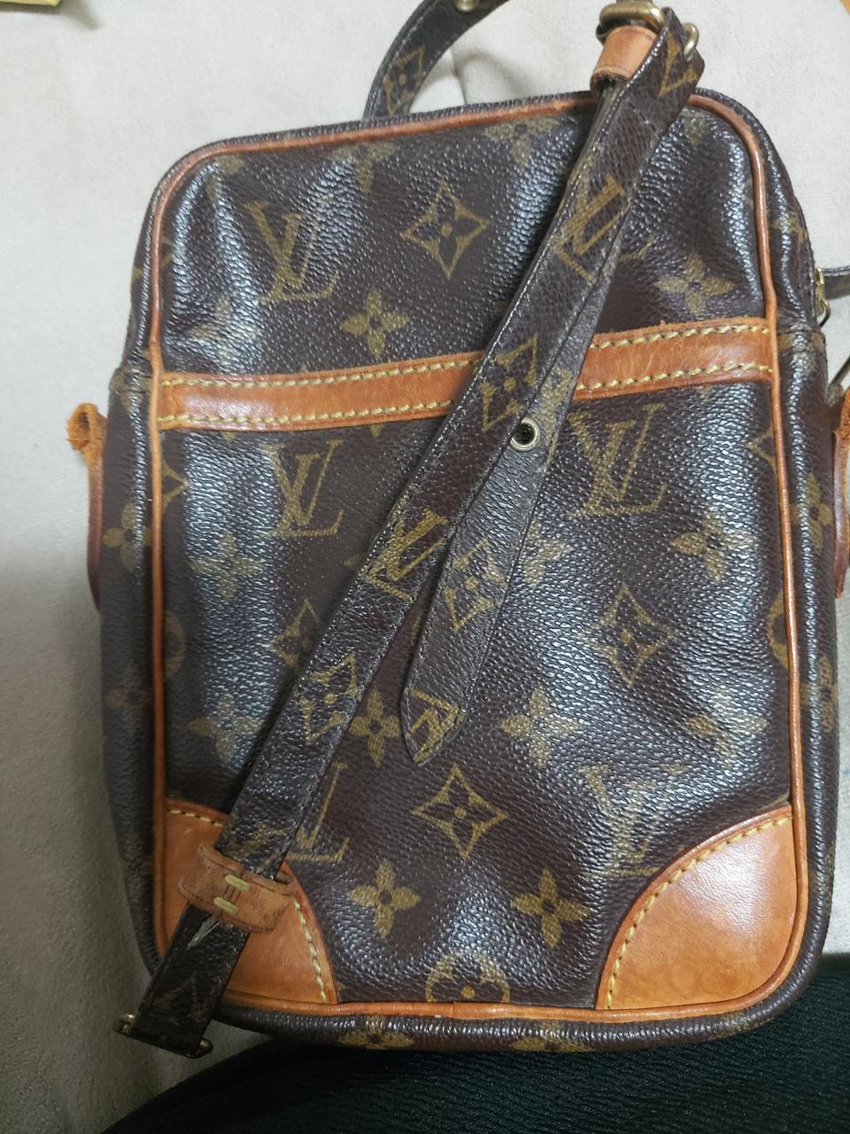 정품루이비통 끈하자있는 크로스백