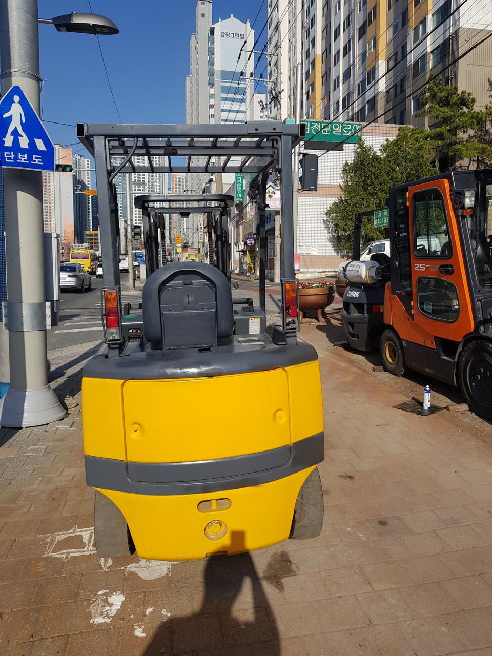 일제tcm 2톤 전동지게차 최상급 정비완벽