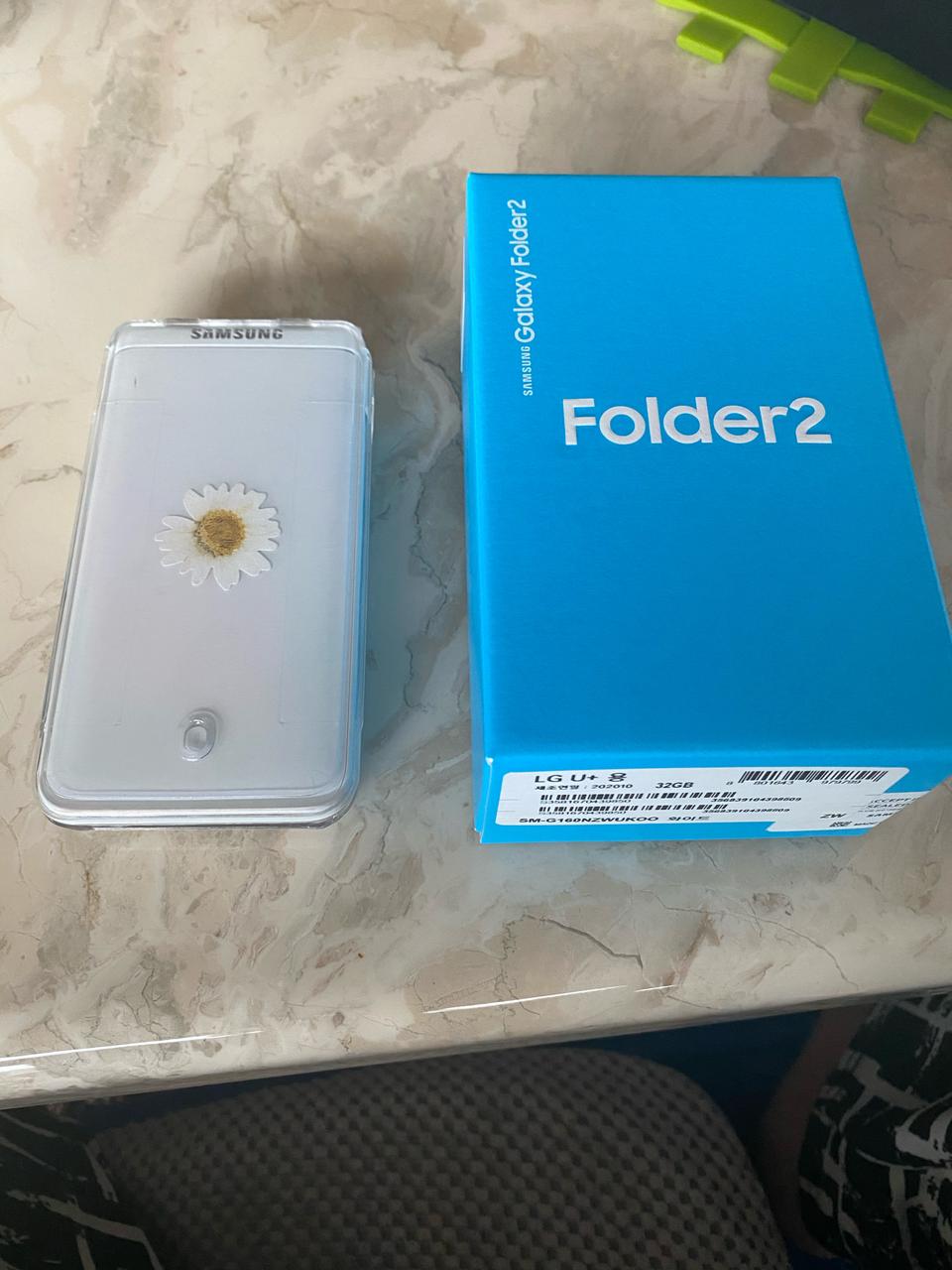 갤럭시 폴더 2 화이트&32g ss급 팝니다.