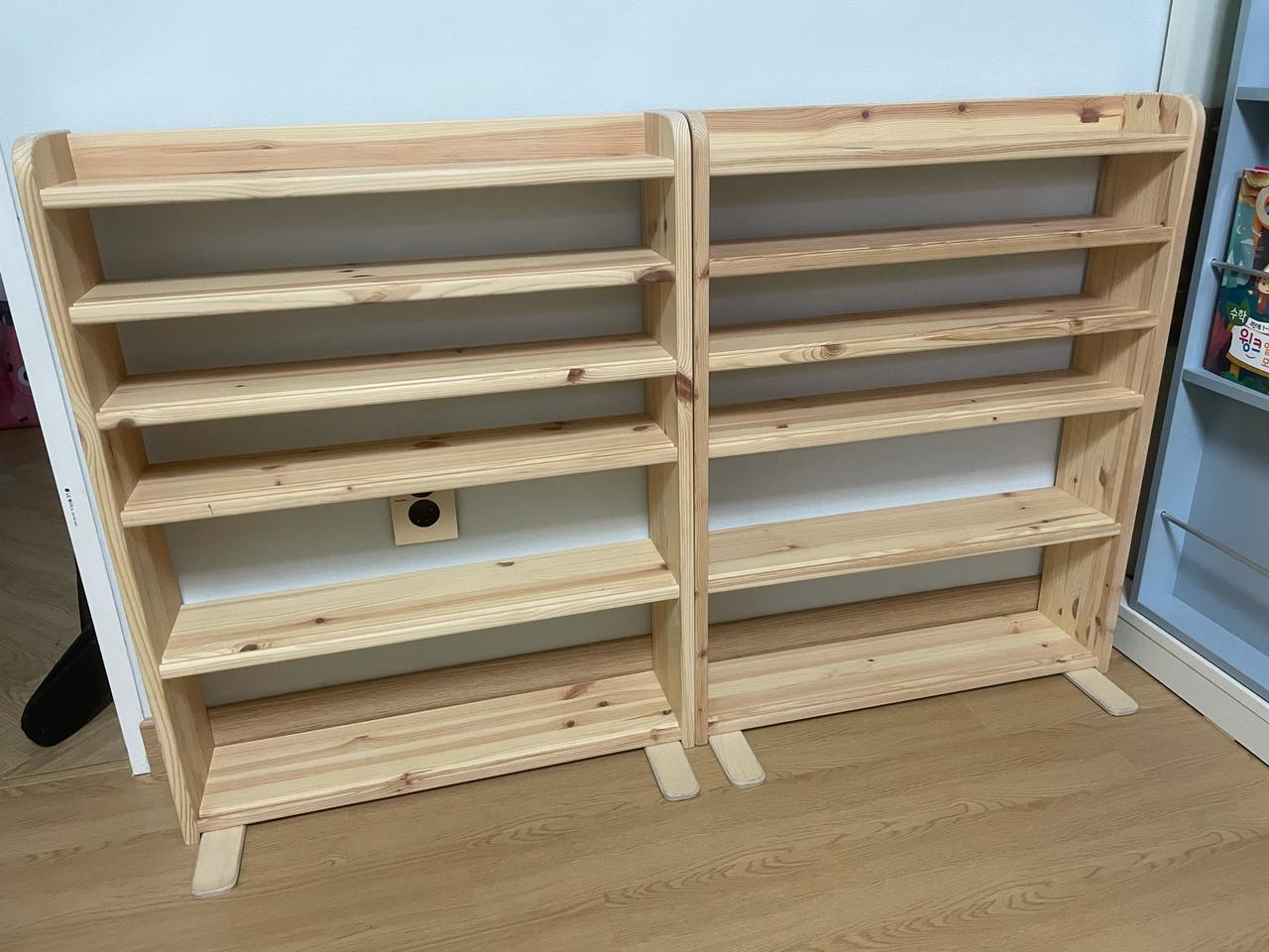 머그컵 등  장식대 팝니다.(2개)