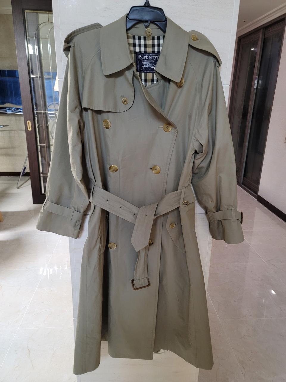 정품 버버리 카키베이지 코트  77사이즈 88사이즈 새제품수준