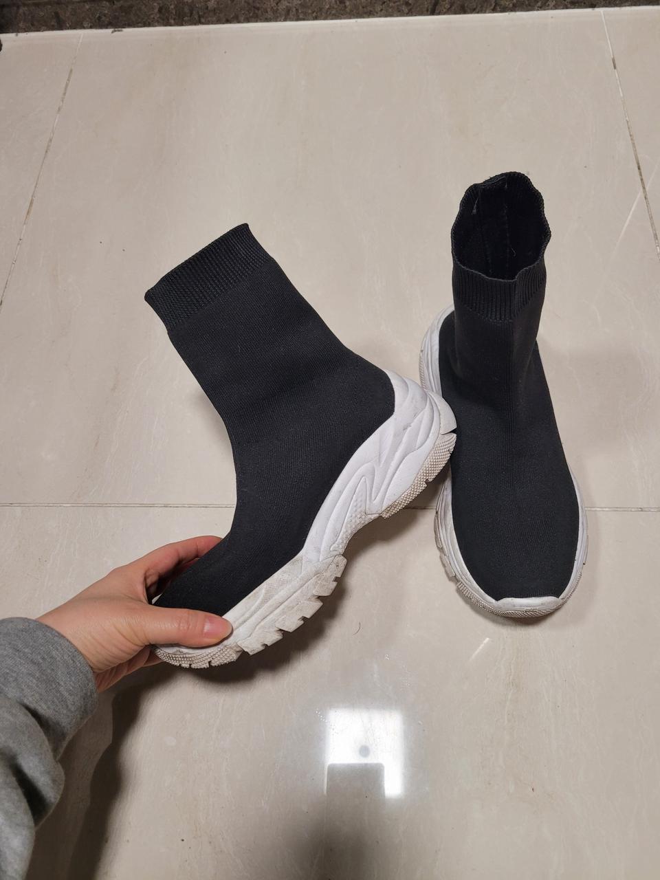 삭스스니커즈 235