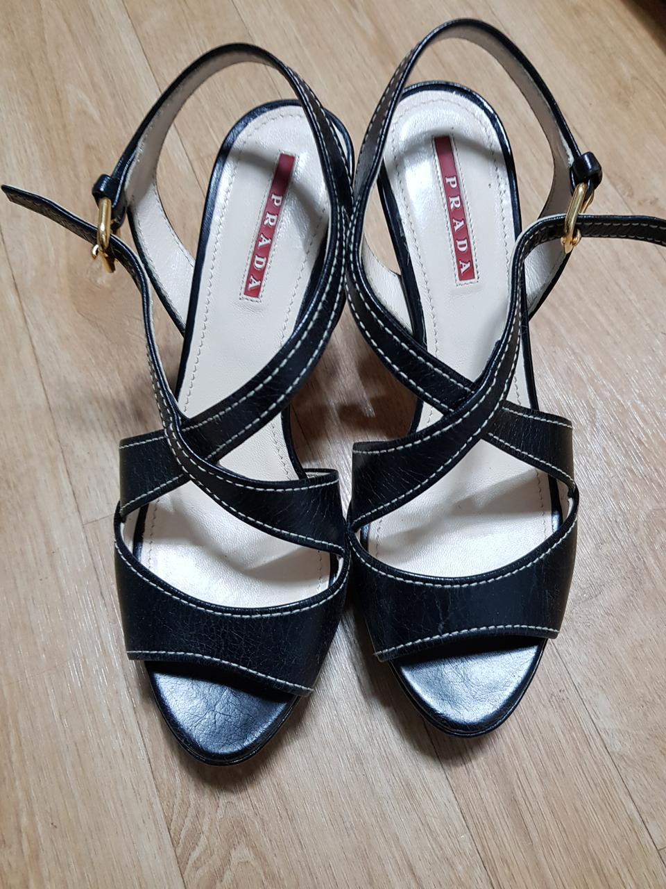 프라다샌들(235)