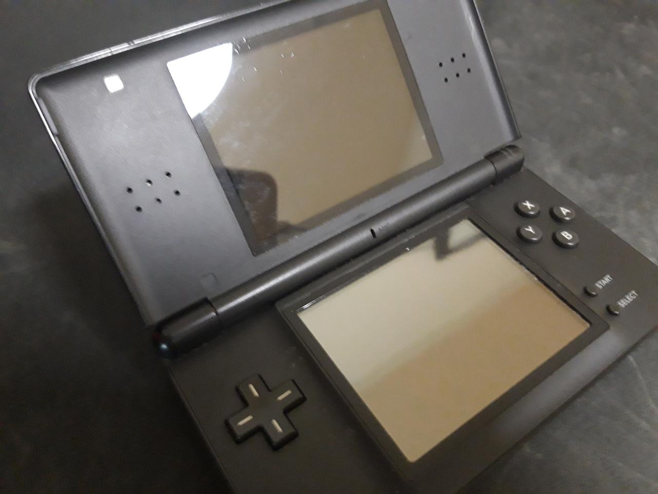 닌텐도 DS Lite 팝니다 칩도 드려요