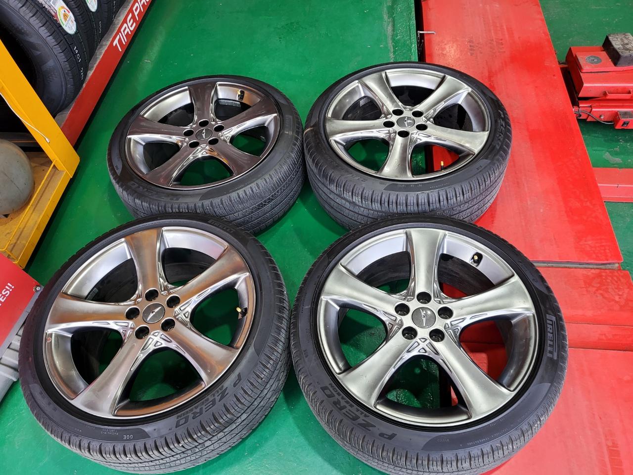 제네시스 신형 g80 20인치중고 휠&타이어 세트 팝니다.