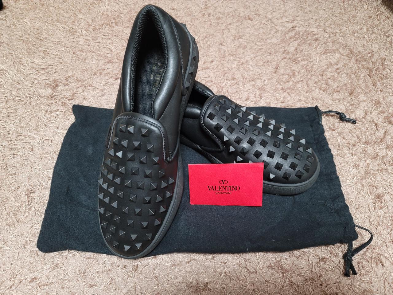 발렌티노 락스터드슬립온