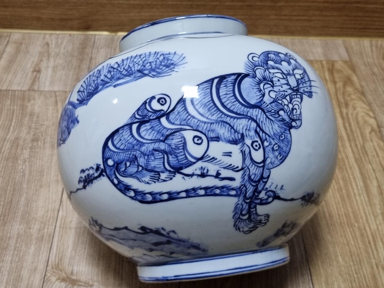 까치와 호랑이 도자기