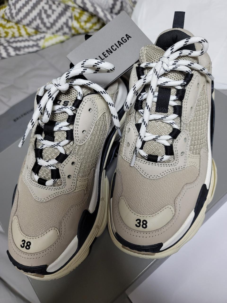 발렌시아가 트리플 S 바닐라(마지막가격내림)