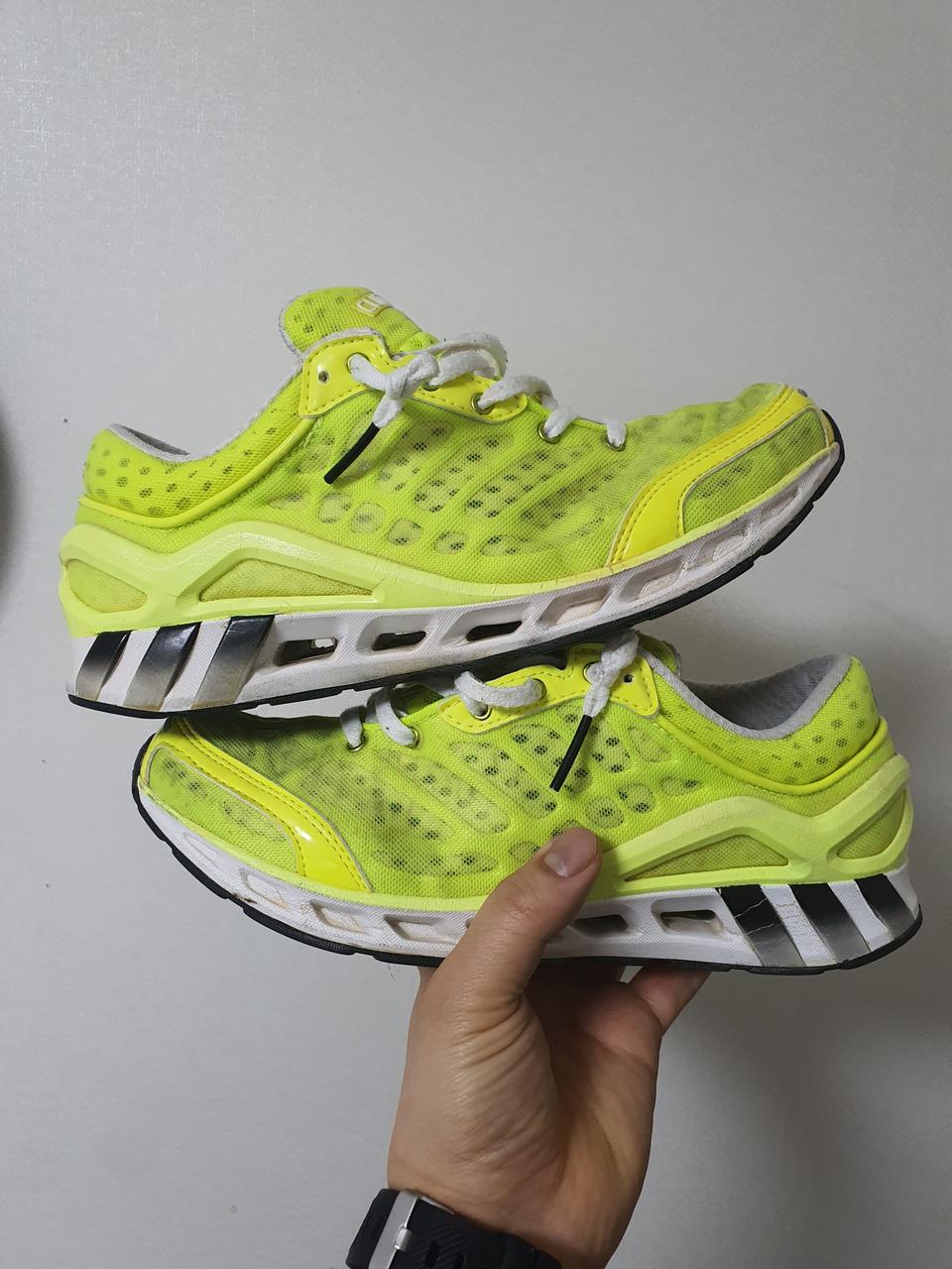 아디다스 클리마쿨 런닝화